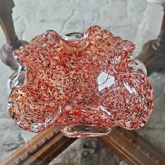 Elegant Red and Black Art Glass Bowl - Picture 5 of 12